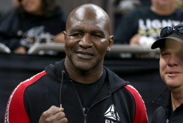 Легендарний Холіфілд оцінив шанси Усика в потенційному бою проти Ф'юрі