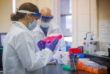 Смертельна отрута: індійська фармкомпанія додавала у дитячий сироп від кашлю промисловий компонент