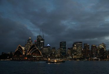 Чоловік так хотів заощадити на авіаквитку, що переплутав континенти та зірвав відпустку мрії