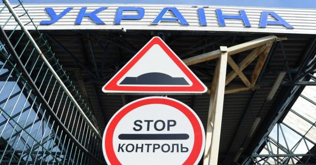 Two workers of Ukraine's embassy caught red-handed while smuggling at Polish border