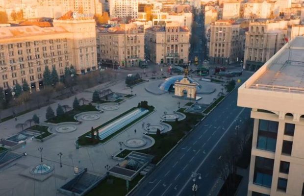 "You are the Champions": Queen присвятила свій хіт лікарям та зняла кліп з порожнім Майданом Незалежності (відео)