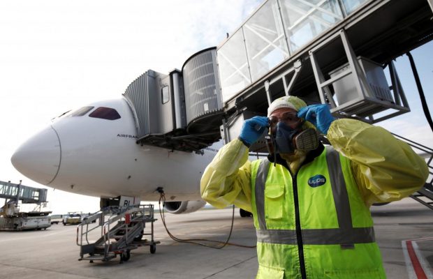 Кокаїн в ручній поклажі і COVID-19 «на всіх»:  Forbes склав список найгірших авіапасажирів року