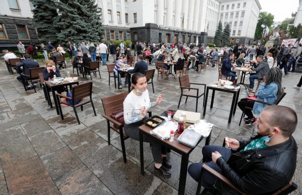 Киев утвердил условия для работы летних площадок после ослабления карантина