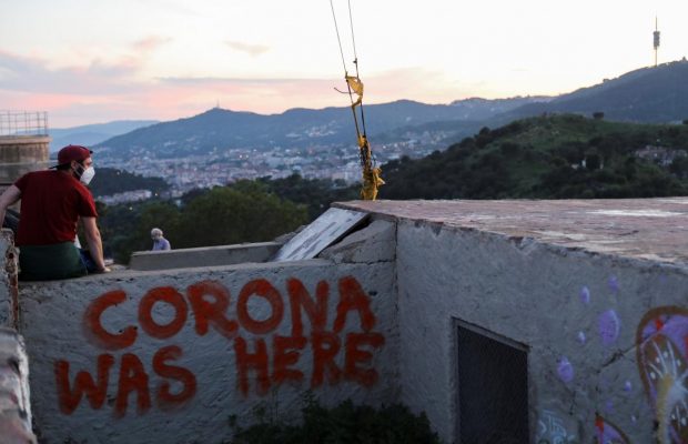 Спорт на пляже и вечерние прогулки: Барселона возвращается к жизни после жесткого карантина (фоторепортаж)