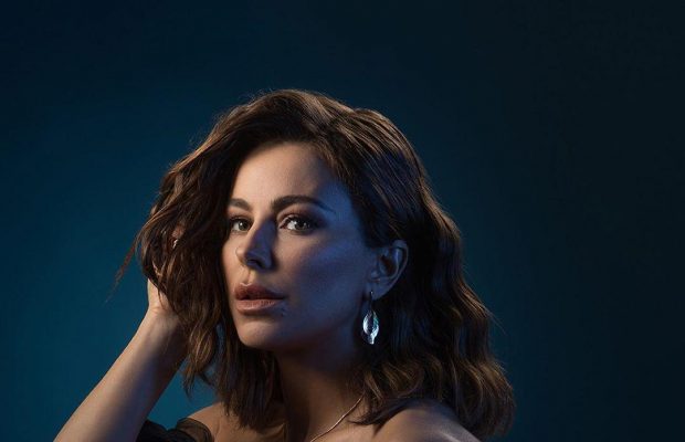 "Богиня!": Лорак вразила мережу великими грудьми в екстремальному декольте (фото)