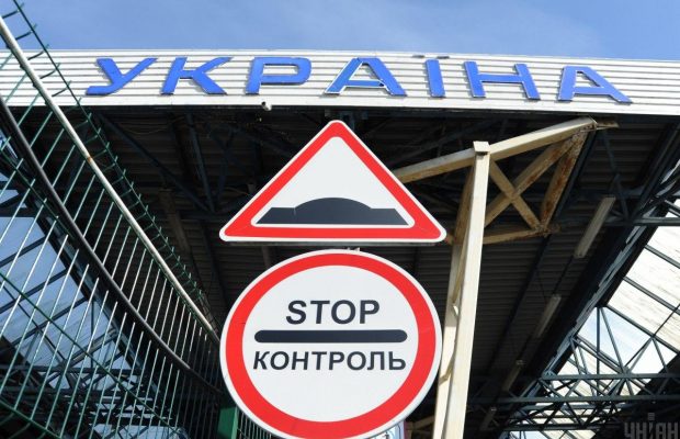 Українці не можуть використовувати е-паспорт для виїзду за кордон - ДПСУ