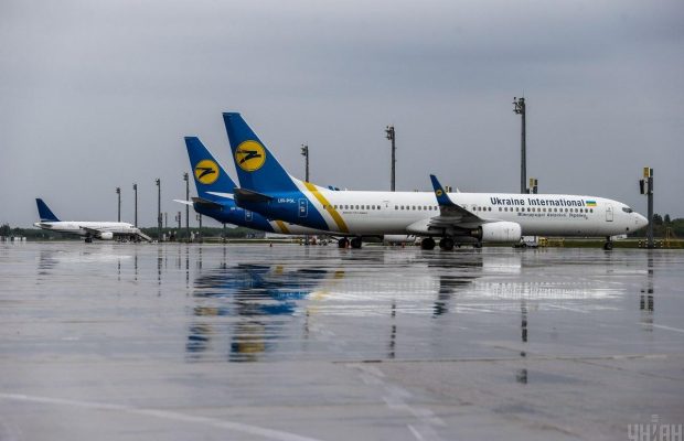 Прем'єр розповів, коли Україна планує відновлювати авіаперевезення