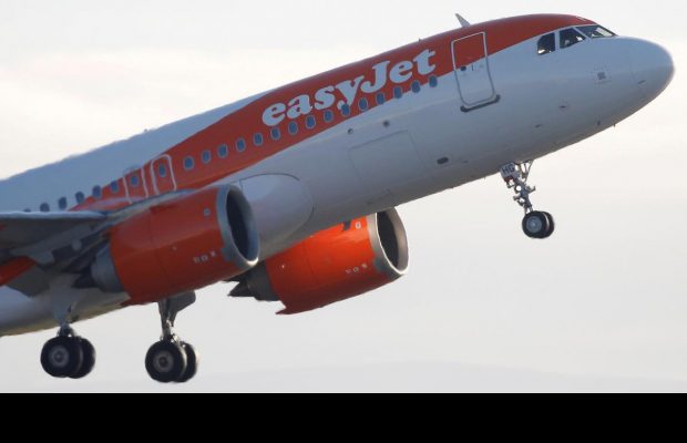 Занадто важкі пасажири: британський лайнер не зміг злетіти через перевантаження (відео)