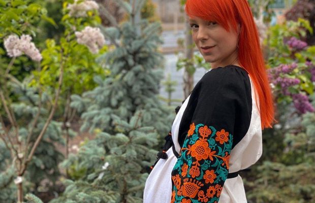 Джамала, Ольга Сумська, Софія Ротару та інші зірки похвалилися своїми вишиванками (фото)
