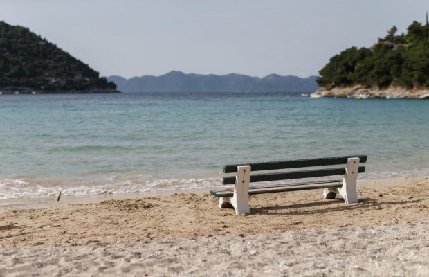 Хорватія запровадила нові карантинні обмеження: ніякого алкоголю вночі та заборона на гучні весілля