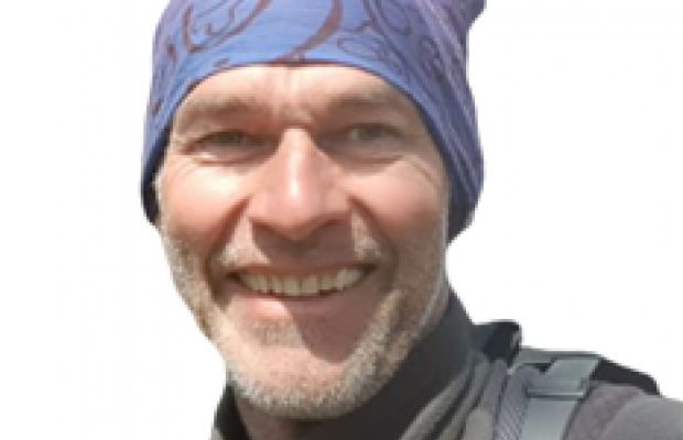 "У нас слабая мода на путешествия по Украине. Почему-то считается, что можно отдохнуть в Карпатах, Львове, Одессе, Каменце-Подольском… На этом все закончилось, надо ехать за границу"