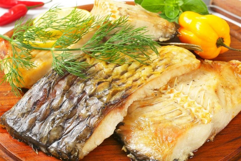 10 лучших рецептов вкусной рыбы в духовке - Лайфхакер