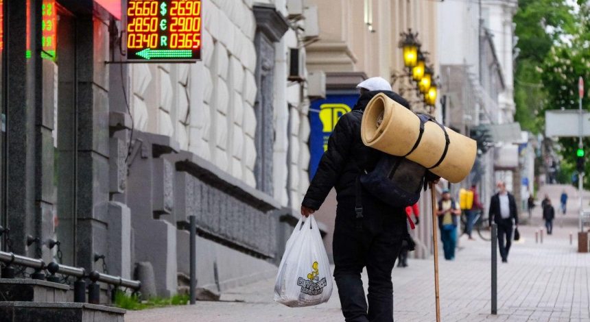 Hryvnia gets stronger against U.S. dollar on March 5