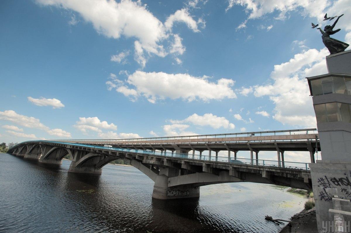 В Києві змінять правила користування мостами під час тривог