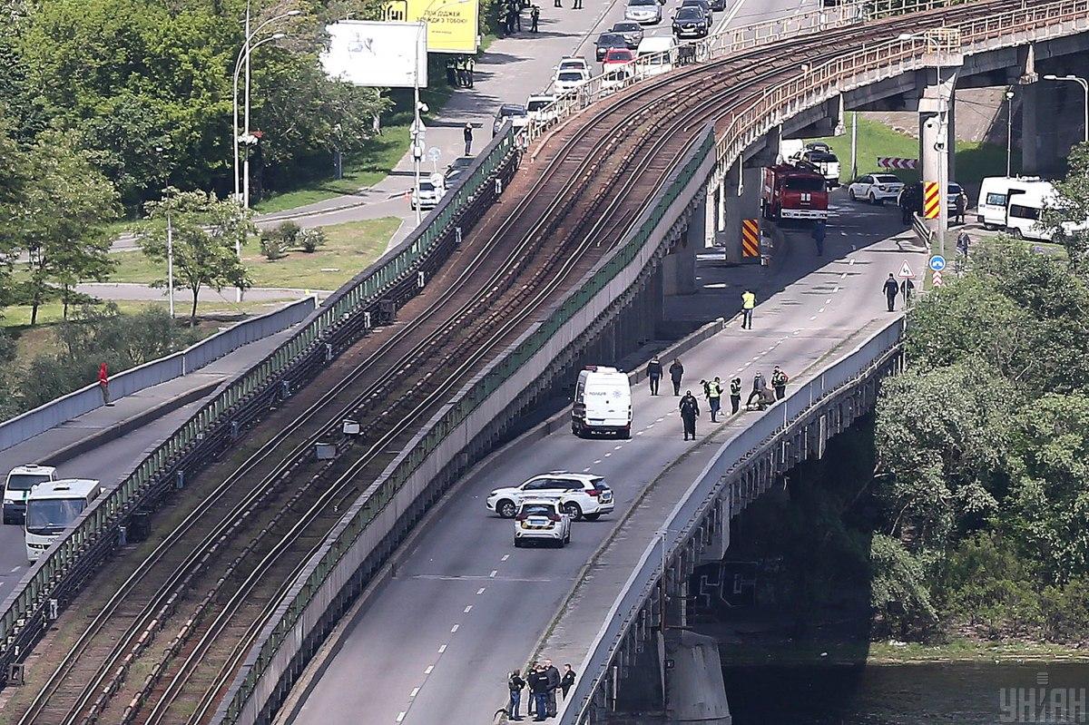 Мост Метро в Киеве - "подрывнику" моста сообщили о подозрении / Фото УНИАН