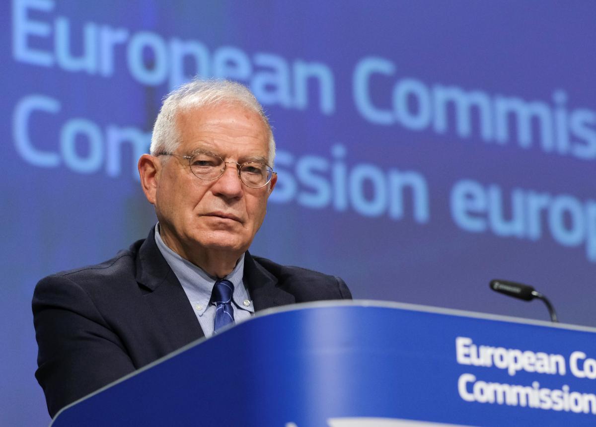 Borrell says political will by all parties is needed to resolve Donbas conflict / REUTERS
