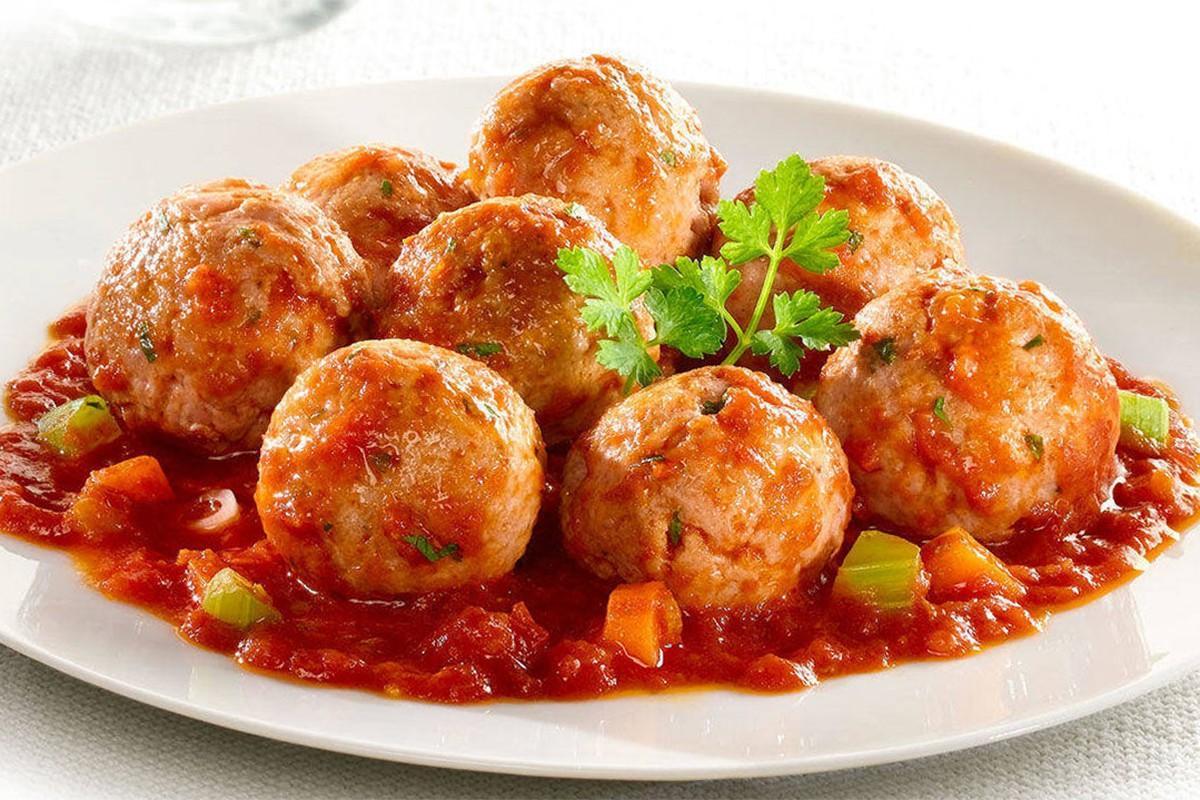 Як приготувати тефтелі у томатному соусі / фото 1000.menu Як приготувати тефтелі у томатному соусі / фото 1000.menu