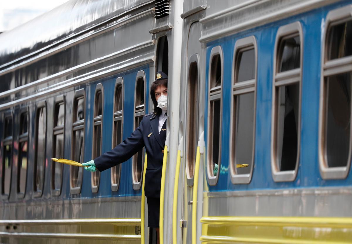 В Украине из-за обстрелов со стороны россиян задерживаются поезда / фото REUTERS
