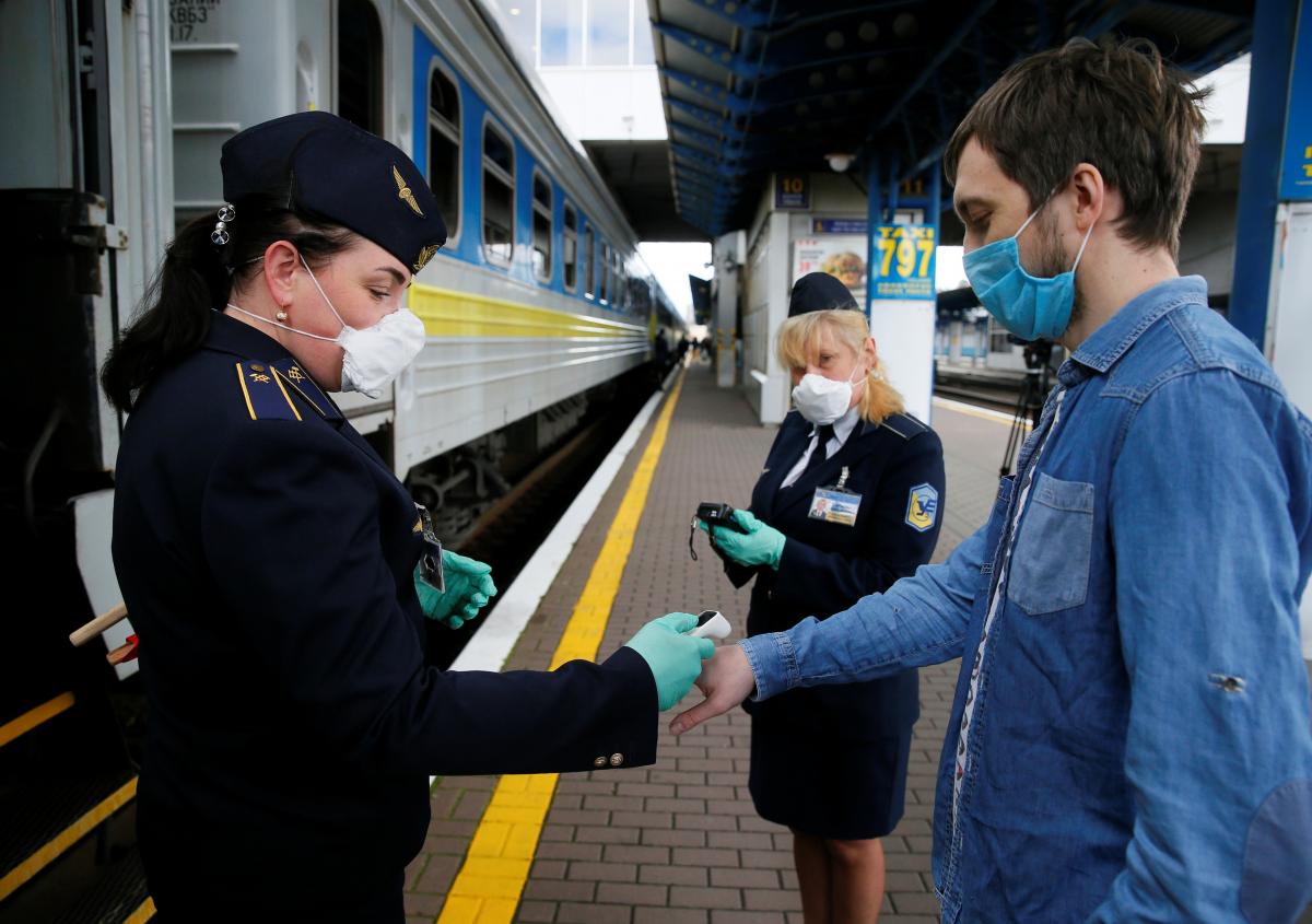"Укрзалізниця" назначила два дополнительных поезда на новогодние праздники / фото REUTERS