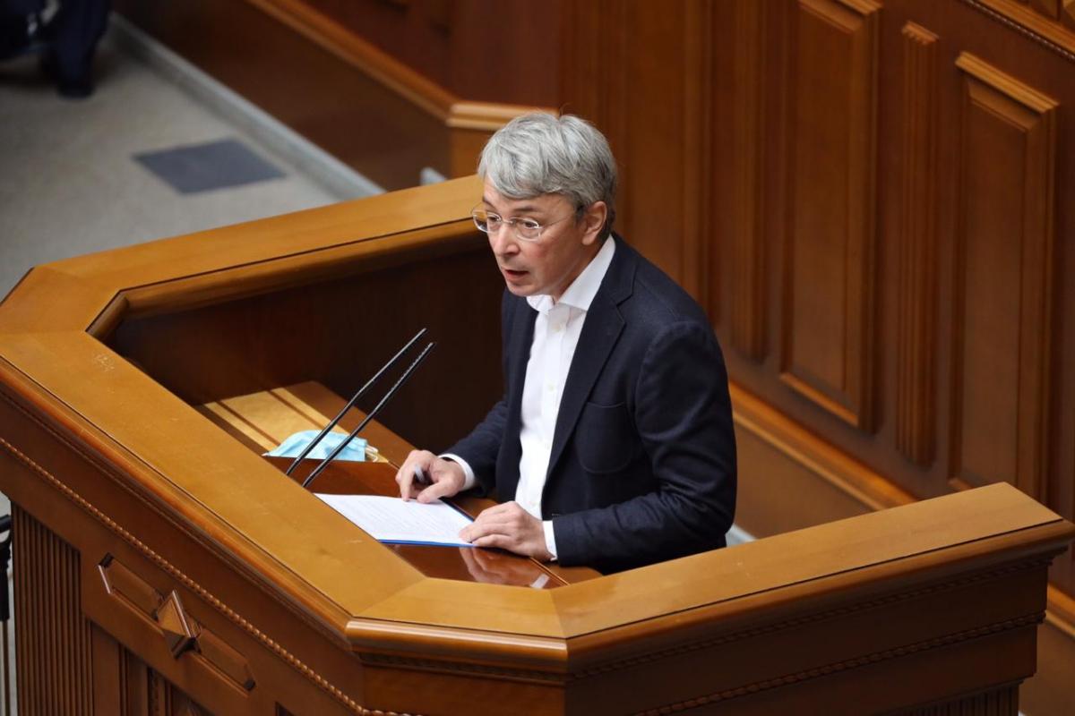Профільний комітет не підтримав відставку міністра Ткаченка / фото Олександр Ткаченко/Facebook Профільний комітет не підтримав відставку міністра Ткаченка / фото Олександр Ткаченко/Facebook