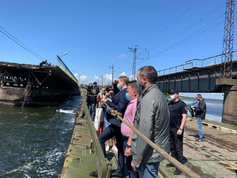 Переправою дозволяється рух автотранспорту вагою до 30 тонн зі швидкістю 20 км / фото Служба автомобільних доріг Дніпропетровщини Переправою дозволяється рух автотранспорту вагою до 30 тонн зі швидкістю 20 км / фото Служба автомобільних доріг Дніпропетровщини