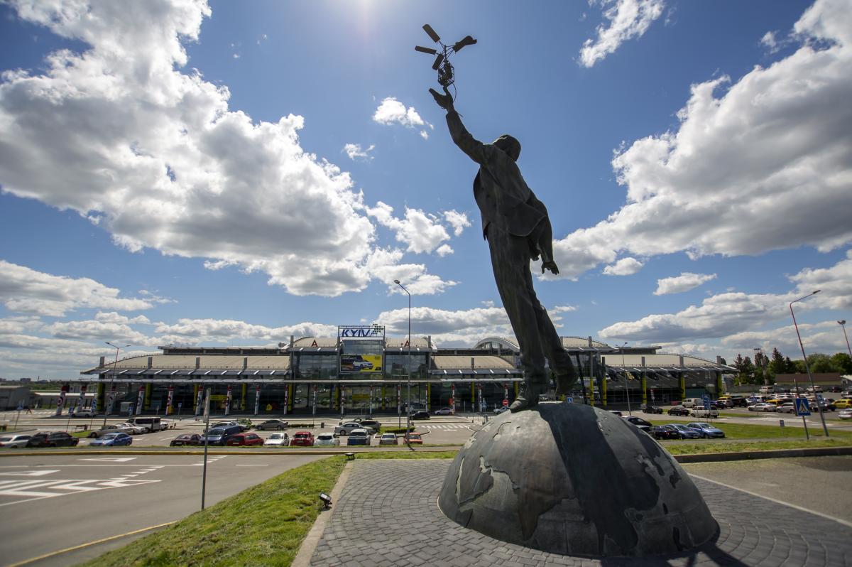 Аеропорт "Київ" Аеропорт "Київ"