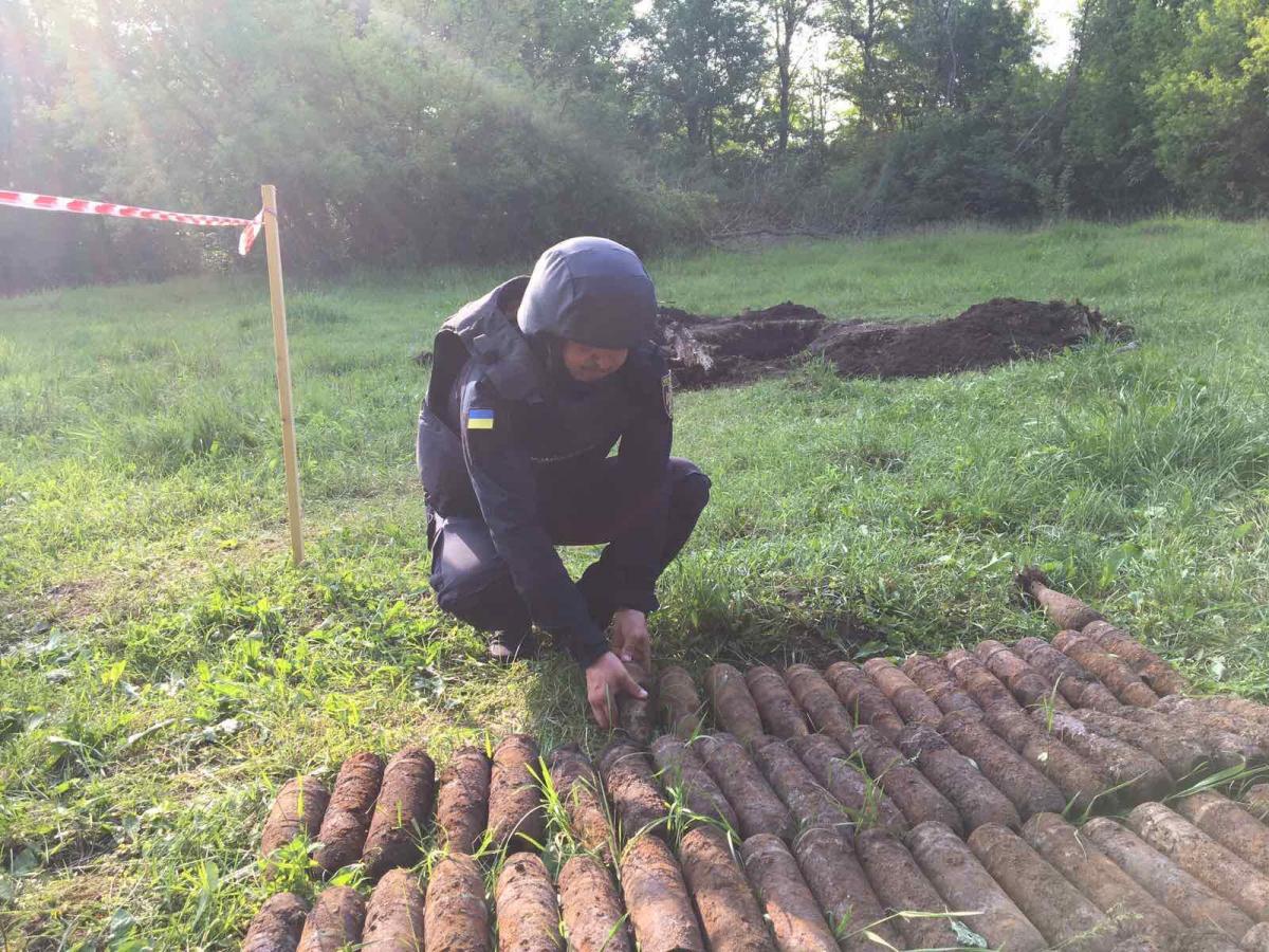 Під Вінницею знайшли понад 600 боєприпасів часів Другої світової війни / фото dsns.gov.ua Під Вінницею знайшли понад 600 боєприпасів часів Другої світової війни / фото dsns.gov.ua
