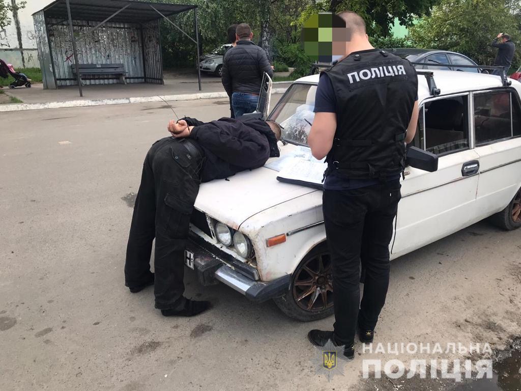 Поліція затримала чоловіка, що намагався продати ртуть / Нацполіція Поліція затримала чоловіка, що намагався продати ртуть / Нацполіція