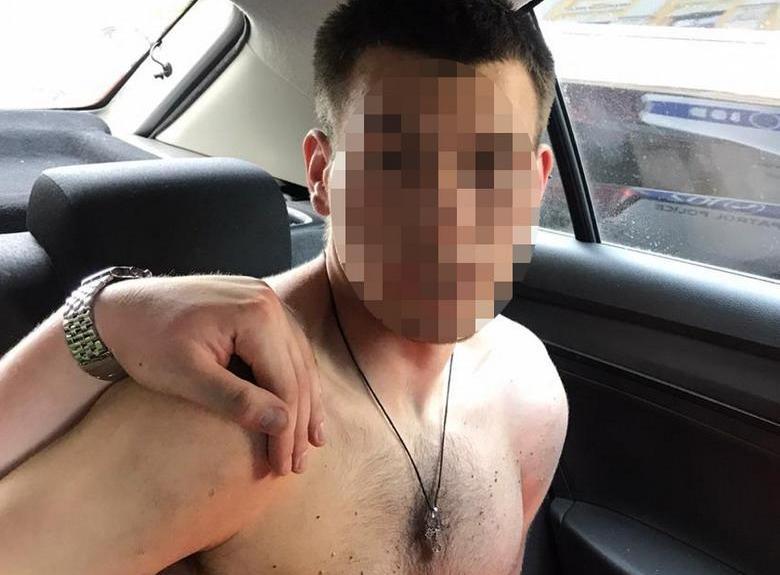 Затриманим виявився 21-річний киянин / фото facebook.com/UA.KyivPolice Затриманим виявився 21-річний киянин / фото facebook.com/UA.KyivPolice