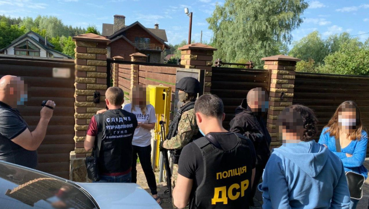 Полицейские провели санкционированные обыски / фото npu.gov.ua Полицейские провели санкционированные обыски / фото npu.gov.ua