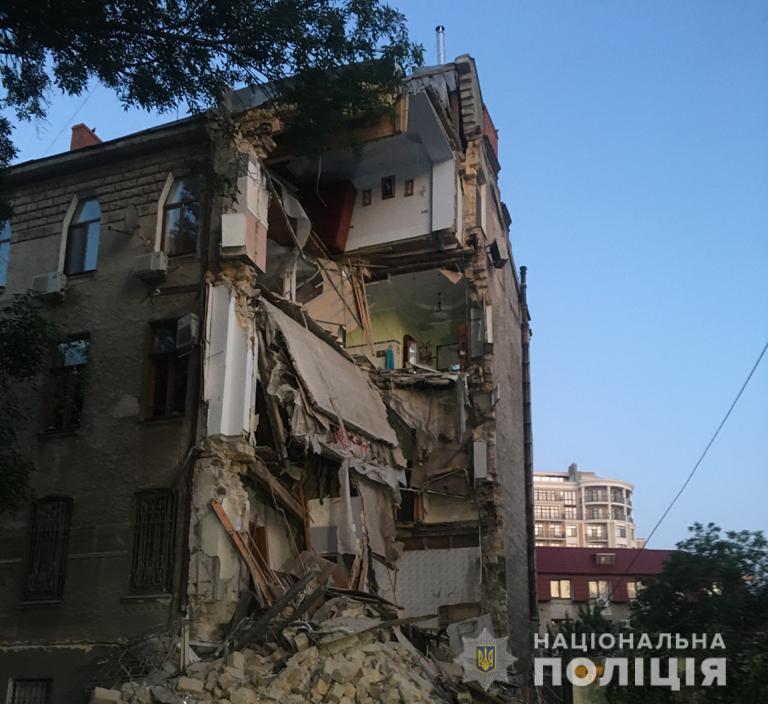 Мешканців будинку евакуювали / Фото: Нацполіція Мешканців будинку евакуювали / Фото: Нацполіція
