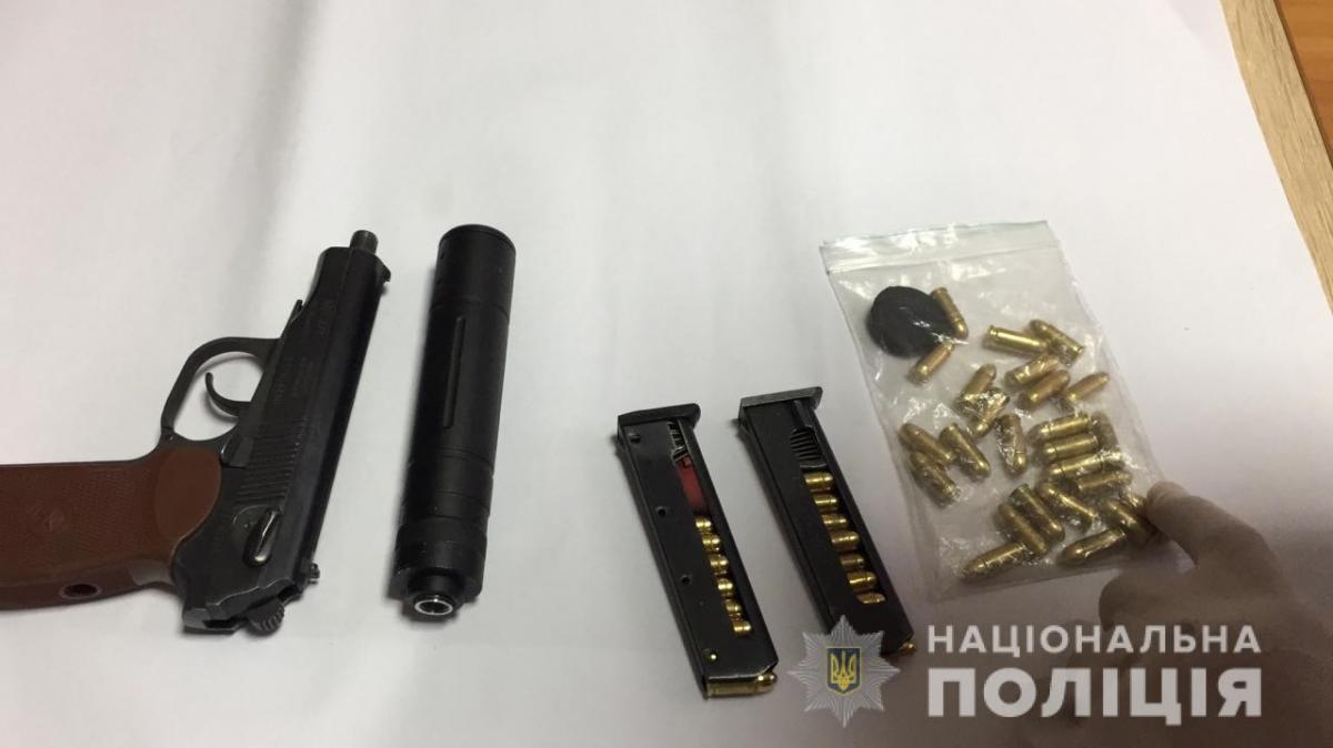 Аби затримати замовника, поліцейські інсценували вбивство / фото НП Аби затримати замовника, поліцейські інсценували вбивство / фото НП