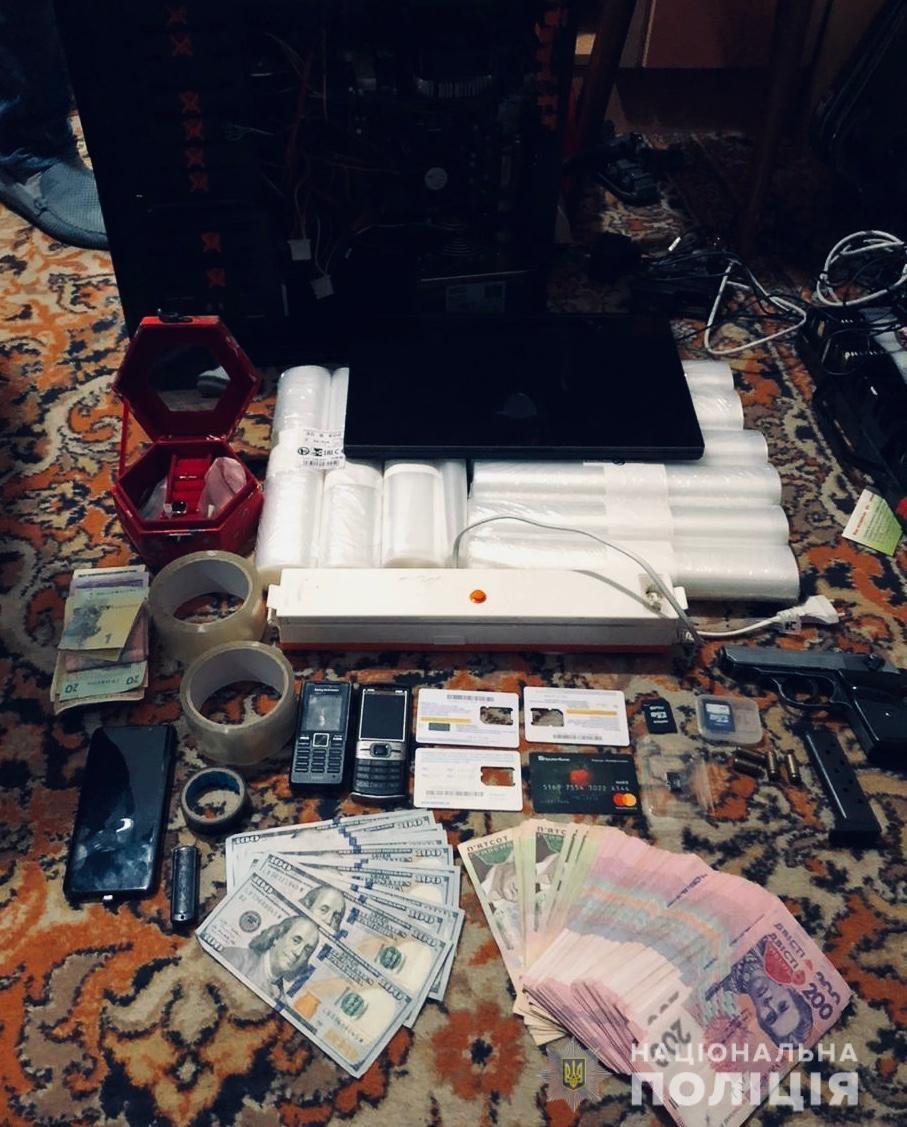 Поліцейські Криму інсценували вбивство та затримали замовника злочину - Стрижак (фото, відео) Поліцейські Криму інсценували вбивство та затримали замовника злочину - Стрижак (фото, відео)