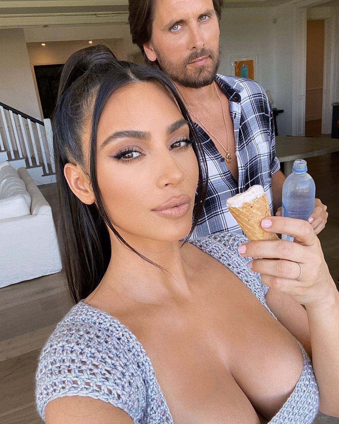 Кардашьян похизувалася спокусливими формами / фото instagram/kimkardashian Кардашьян похизувалася спокусливими формами / фото instagram/kimkardashian