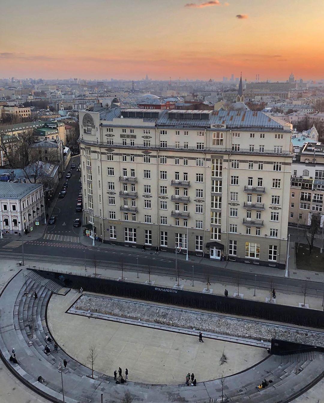 Так цивілізовано виглядає Яма вдень / фото instagram.com/mosquarium/ Так цивілізовано виглядає Яма вдень / фото instagram.com/mosquarium/