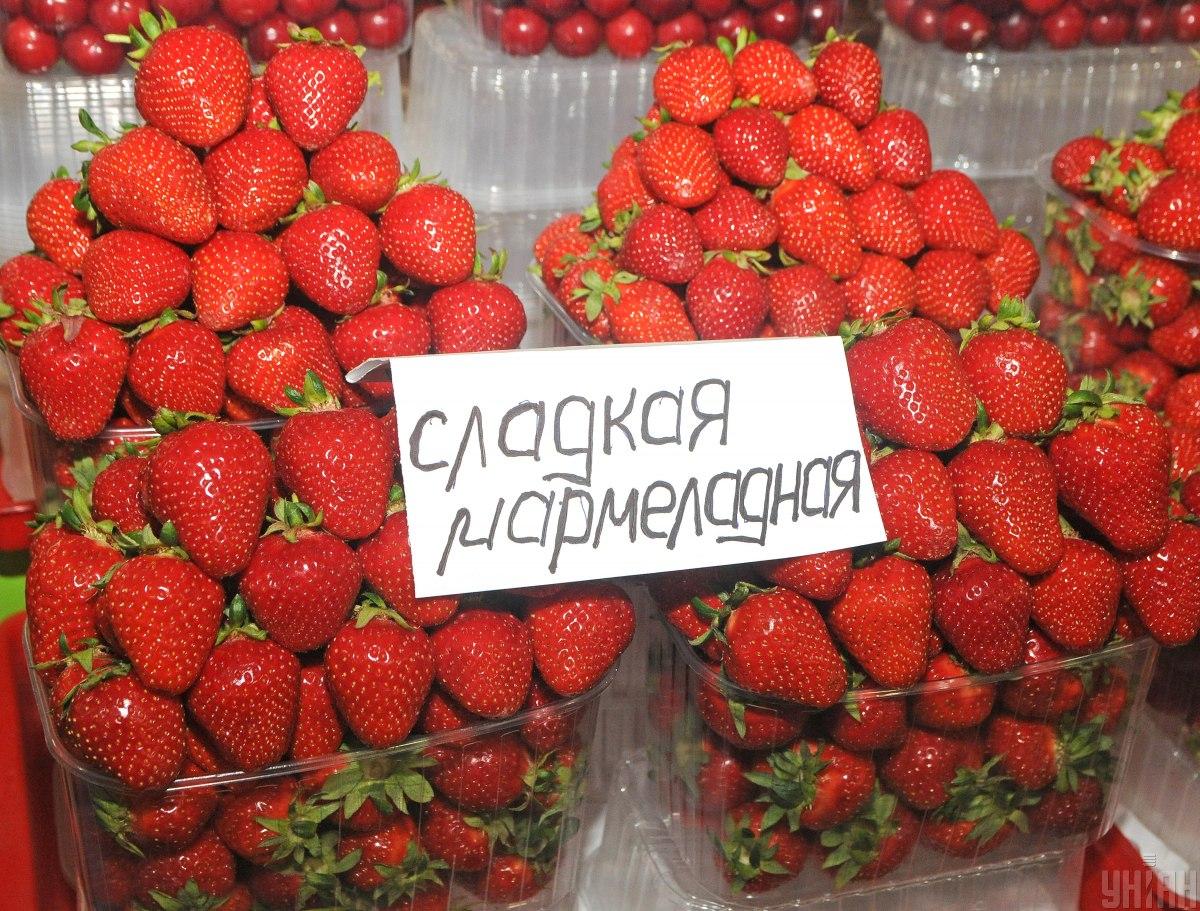 За неделю цены на ягоду упали на 16% / фото УНИАН За неделю цены на ягоду упали на 16% / фото УНИАН