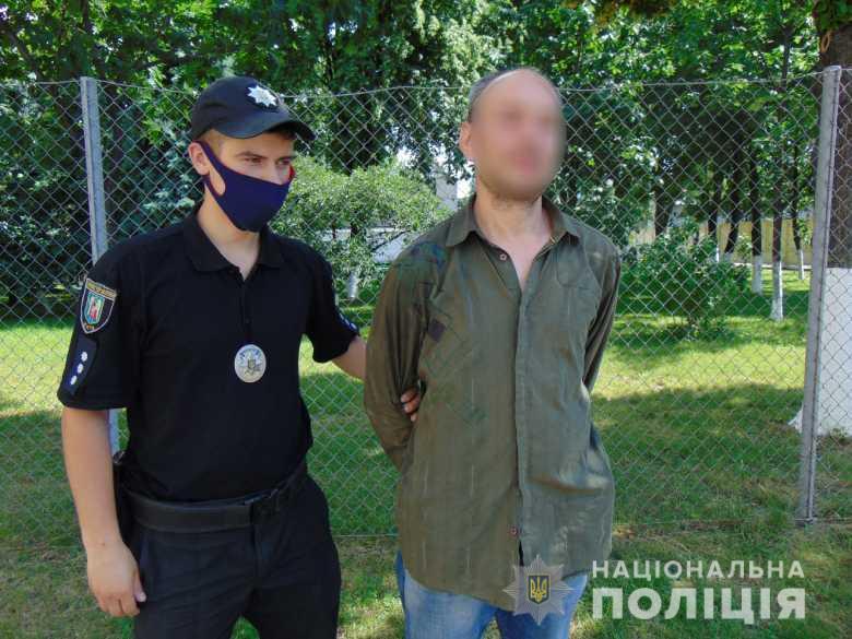 Нетверезий чоловік погрожував підірвати багатоповерхівку / фото kyiv.npu.gov.ua Нетверезий чоловік погрожував підірвати багатоповерхівку / фото kyiv.npu.gov.ua