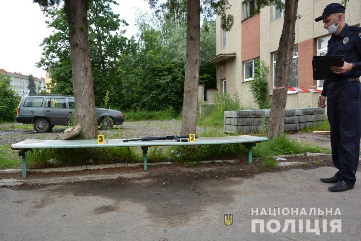 Правоохоронці вилучили зброю та набої, слідчі відкрили кримінальне провадження / фото Нацполіція Правоохоронці вилучили зброю та набої, слідчі відкрили кримінальне провадження / фото Нацполіція