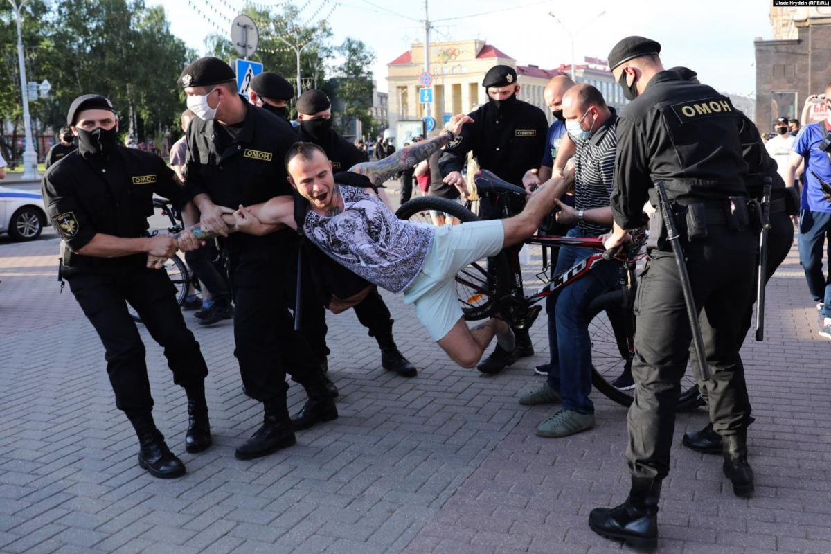 Scores arrested in protest against Belarus president 