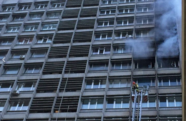 Горит несколько этажей / фото "Общественное" Горит несколько этажей / фото "Общественное"