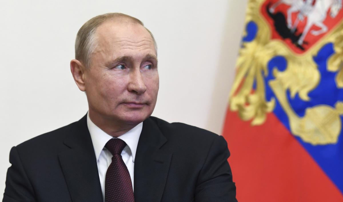 Путин сделал вторую прививку от коронавируса / иллюстрация REUTERS