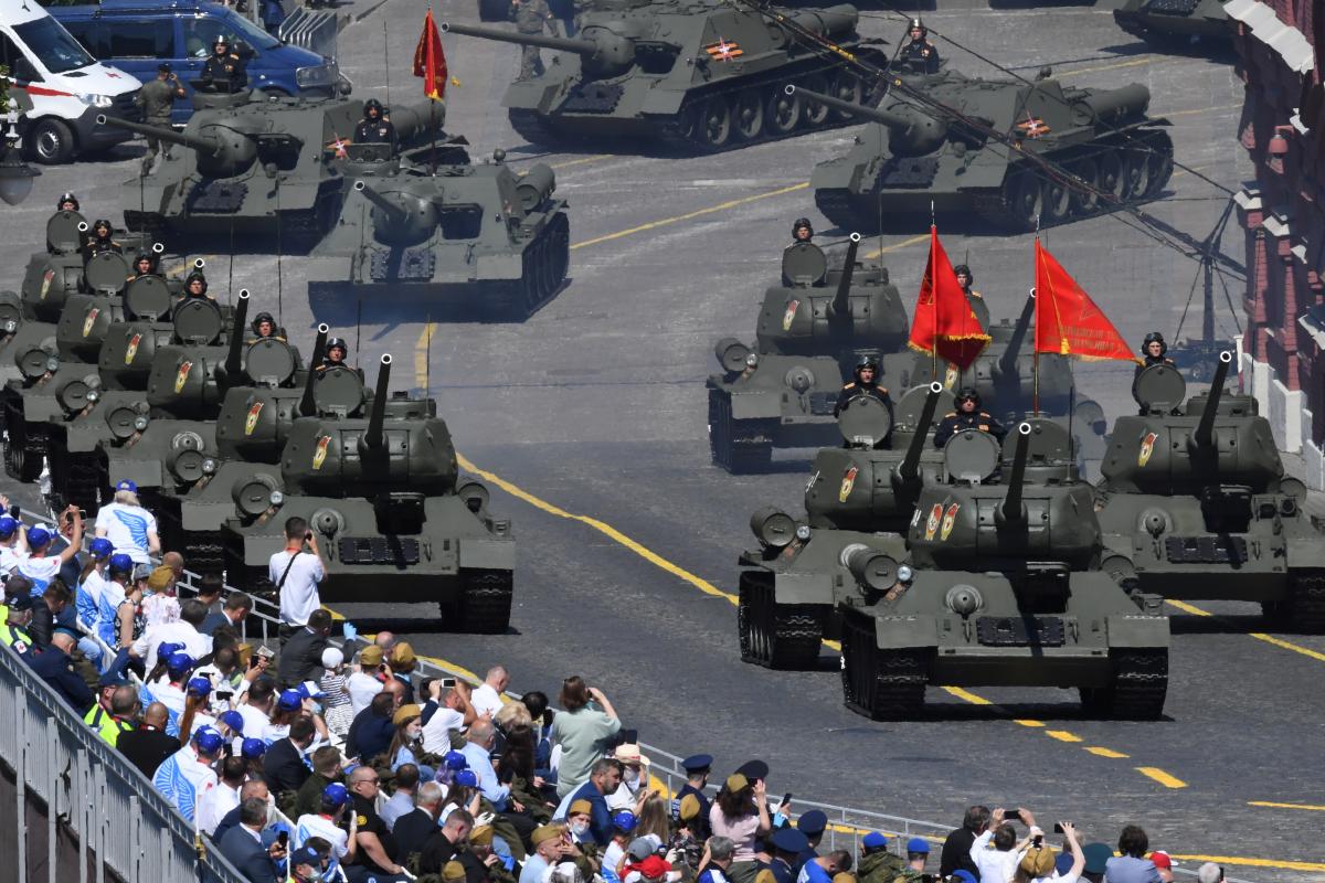 Для РФ красива картинка параду 9 травня важливіша, ніж інсценування наших атак, - аналітик