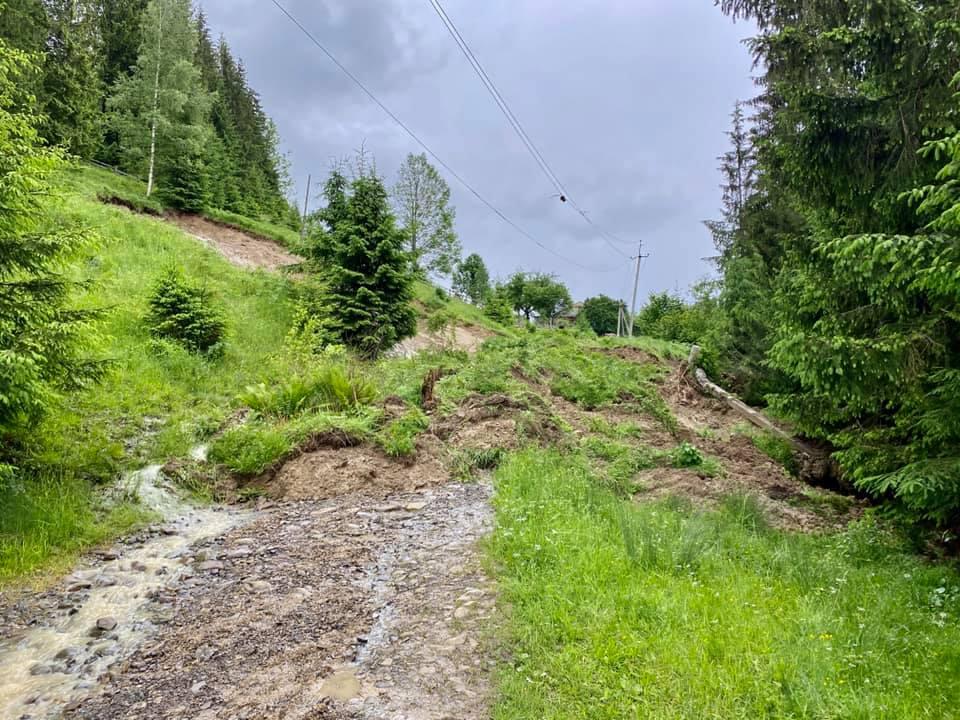 На Франківщині зникло озеро / фото Facebook, Яніна Лучейко На Франківщині зникло озеро / фото Facebook, Яніна Лучейко