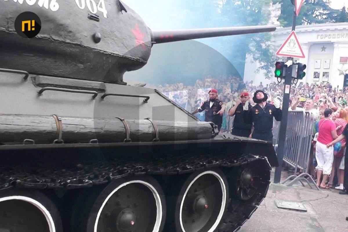 Оккупанты провели парад / pdmnews.ru Оккупанты провели парад / pdmnews.ru