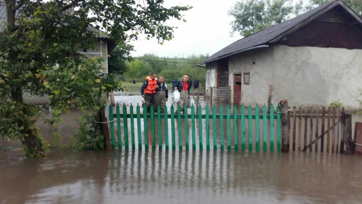 Ливень затопил три района на Львовщине / ГСЧС Ливень затопил три района на Львовщине / ГСЧС