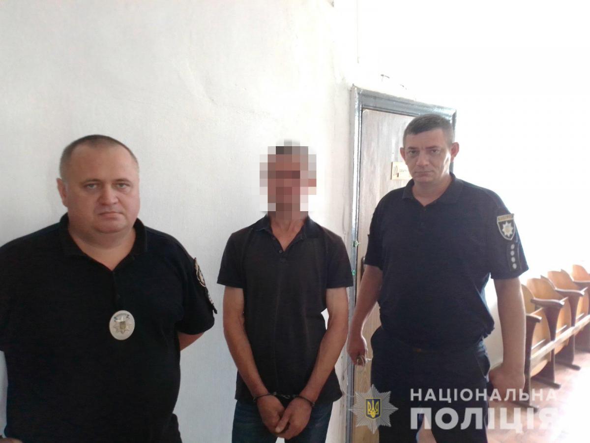 Устроившего стрельбу мужчину задержали / фото hk.npu.gov.ua Устроившего стрельбу мужчину задержали / фото hk.npu.gov.ua