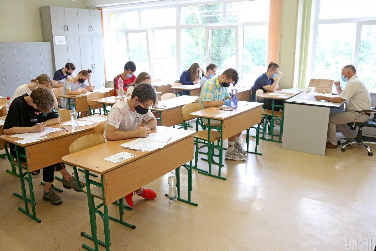 Поріг здачі ЗНО в Україні 2020 можуть знизити через карантин / фото УНІАН Поріг здачі ЗНО в Україні 2020 можуть знизити через карантин / фото УНІАН