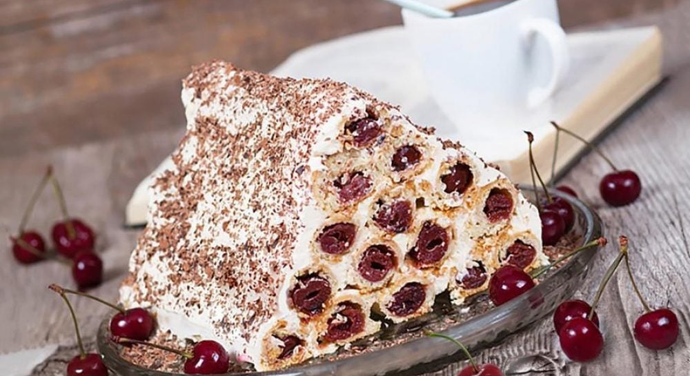 Монастырская изба. Торт с вишней. cake with cherries