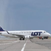 Poland resumes mandatory quarantine for air passengers arriving from Ukraine