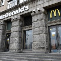 mcdonald's не обслуживает онлайн на русском, в сети – дискуссия